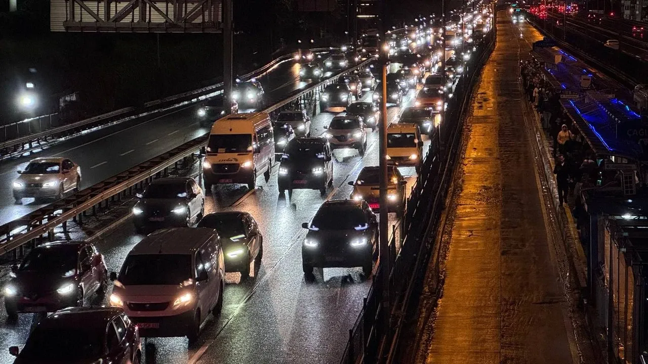 İstanbul’da iş çıkışı trafik yoğunluğu arttı!
