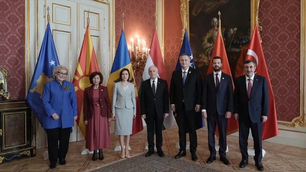 Cumhurbaşkanı Yardımcısı Yılmaz, Macaristan’daki resmi anma programlarına katıldı!