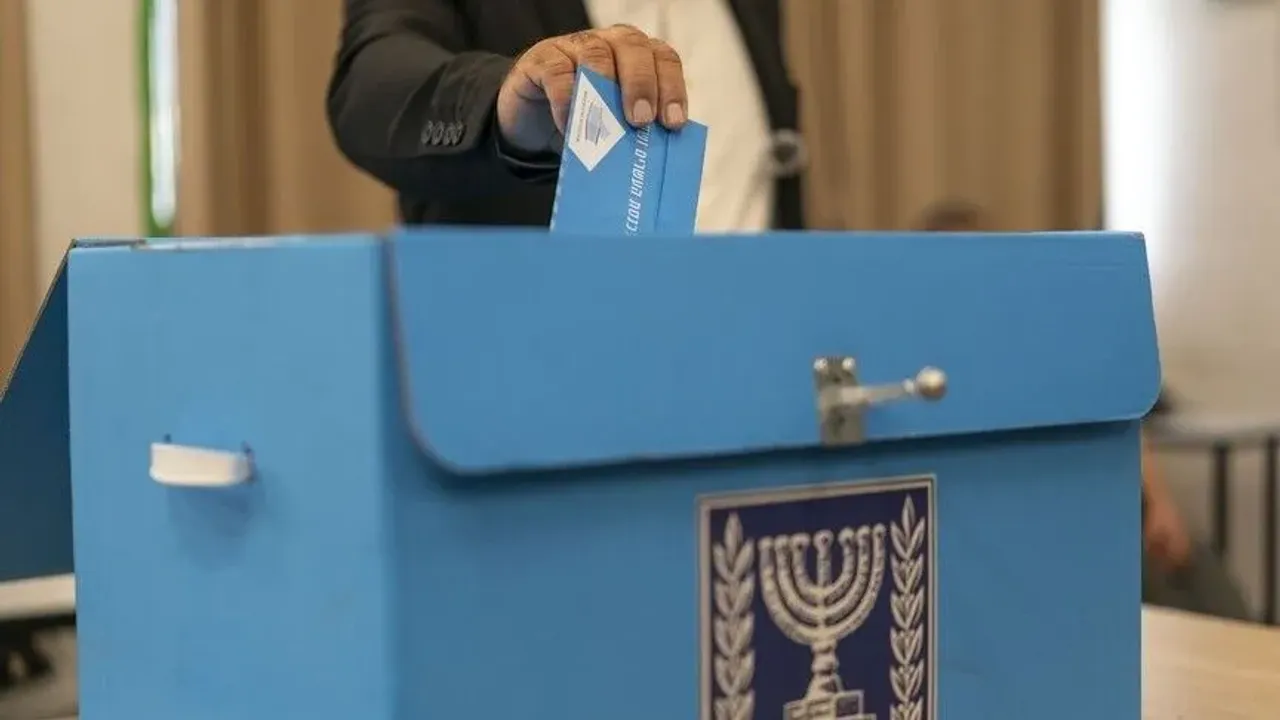 İsrail’de oyların yüzde 84’ü sayıldı: Netanyahu ve Eisenkot bloklarının sandalye tahminleri belli oldu!