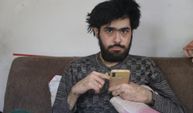 3 yıldır evden çıkmıyor, banyo yapmıyor, sadece telefon ve bilgisayarla yaşıyor