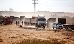 Gazze'deki hükümet: Gazze Şeridi'ne 15 Ekim'de sadece 480 yardım tırı girdi