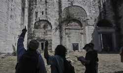 Yedikule Kapısı Bizans ve Osmanlı izlerini bir arada taşıyor: Üzerinde Sultan 3. Ahmed’in onarım kitabesi var