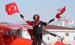Cumhuriyet Fotoğrafı çekildi: Akrobasi uçağı yıldız oldu