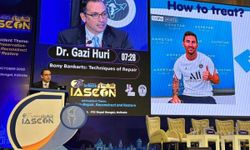 Gazi Huri IASCON'da canlı cerrahi yapan ilk Türk cerrah oldu