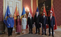 Cumhurbaşkanı Yardımcısı Yılmaz, Macaristan’daki resmi anma programlarına katıldı!