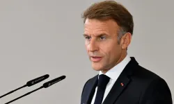 Macron: Sosyal medya insanları kutuplaştırıyor!