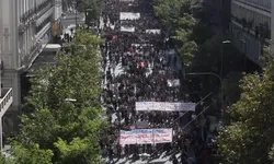Yunanistan’da öğretmen ve öğrencilerden eğitim bütçesi protestosu