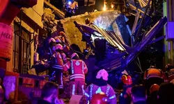 Beyoğlu'nda 4 katlı metruk bina çöktü