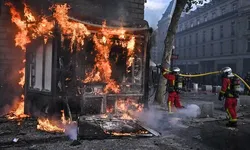 Fransa'da Sarı Yelekliler protestolarının faturası 1 milyar avroyu aşabilir!