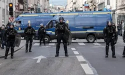 Fransız Bakan Barrot'tan protestolarla ilgili dezenformasyon iddiası