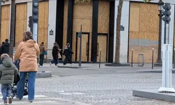 Fransa'daki protestolar perakende sektörünü de vurdu