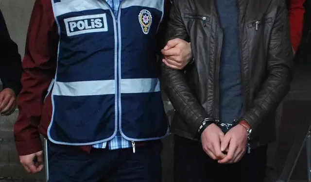 Adana merkezli operasyonda uyuşturucu kullanımını özendirdiği iddiasıyla 16 zanlı tutuklandı