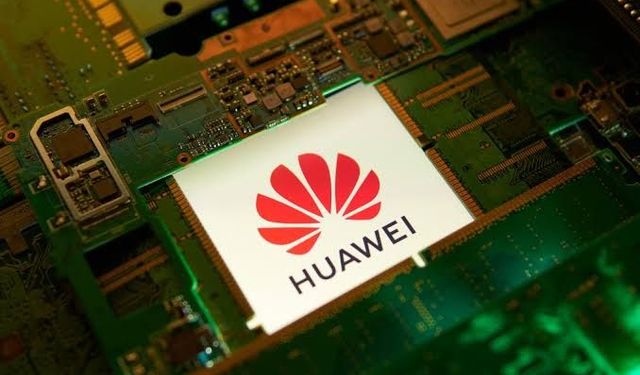 Huawei'den Radikal Karar: Yapay Zeka Çiplerinin Küresel Sevkiyatı Durduruldu