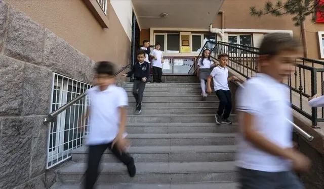 Okula gidecekler dikkat: İstanbul’da okul saatleri değişti!