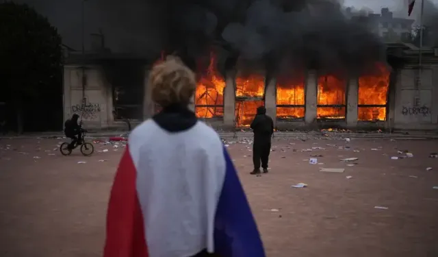 Fransa İçişleri Bakanı İstifasını Sundu, Macron Reddetti