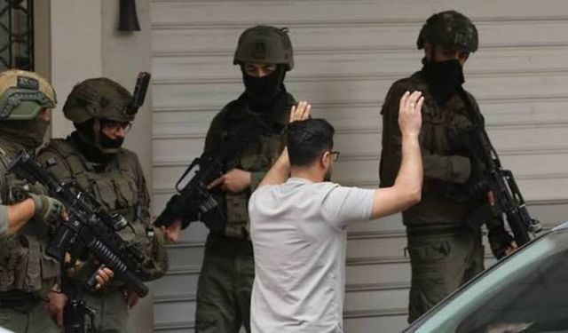 Batı Şeria'da 17 Filistinli gözaltına alındı: Biri gazeteci