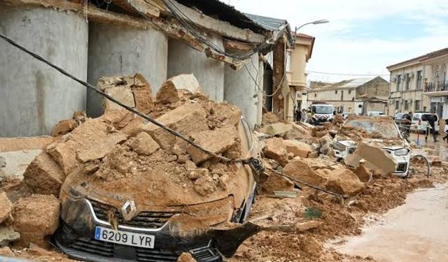 Oliva’da Sel Felaketi: Aile ve Köpekler Son Anda Kurtarıldı