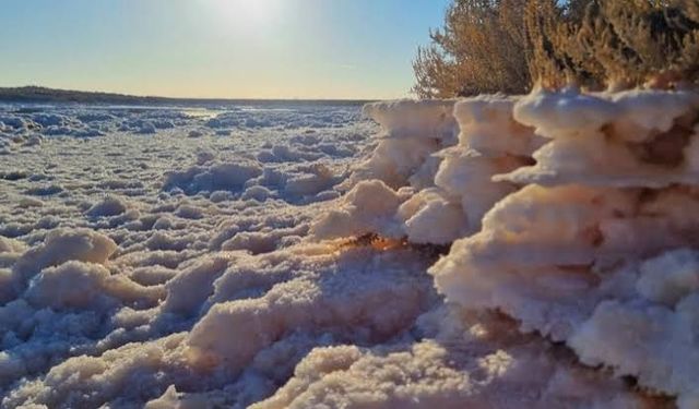 Tuz Gölü'nde oluşan tuz kütleleri fotoğrafçıların gözdesi