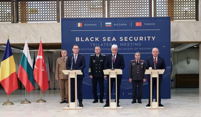Karadeniz'de ticari gemi saldırıları: Güler tarafları uyardı