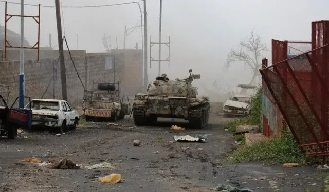 Yemen ordusundan Husilere operasyon: 190’dan fazla araç vuruldu