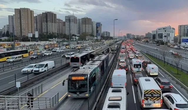 İstanbul'da trafik yoğunluğu yüzde 83'e ulaştı