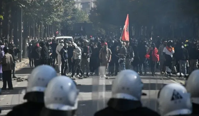 Arnavutluk'ta öğrencilerin eğitim koşullarının iyileştirilmesi talebiyle düzenlediği protestolar devam ediyor!