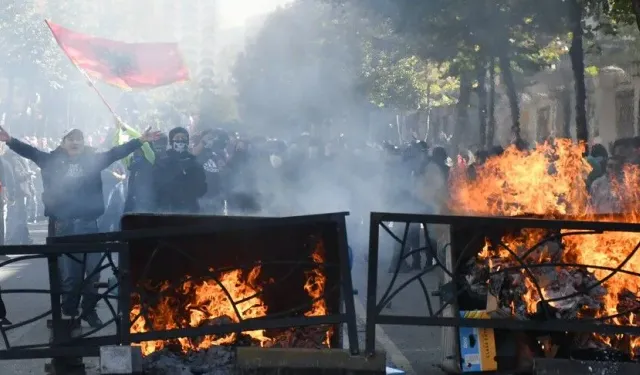 Arnavutluk’ta öğrencilerin eğitim protestoları sürüyor