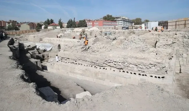 Tarihi Larende Kapısı kazılarla gün yüzüne çıktı!