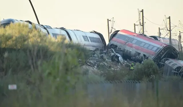 İspanya'da 2 hızlı trenin çarpıştığı kazada ölenlerin sayısı 69'a çıktı