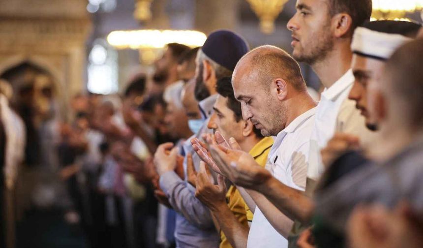 Ayasofya Camii'nde 15 Temmuz şehitleri için mevlit okutuldu