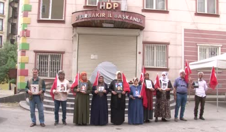 HDP önündeki ailelerden Cumhurbaşkanı Erdoğan’a tebrik