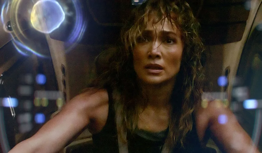 Bilim kurgunun doruklarında bir hikaye! Jennifer Lopez’in yeni filmi Atlas fragmanı yayınlandı