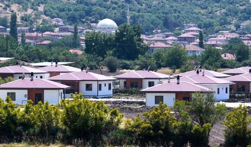 Sındırgı'daki deprem konutlarının inşası tamamlanıyor