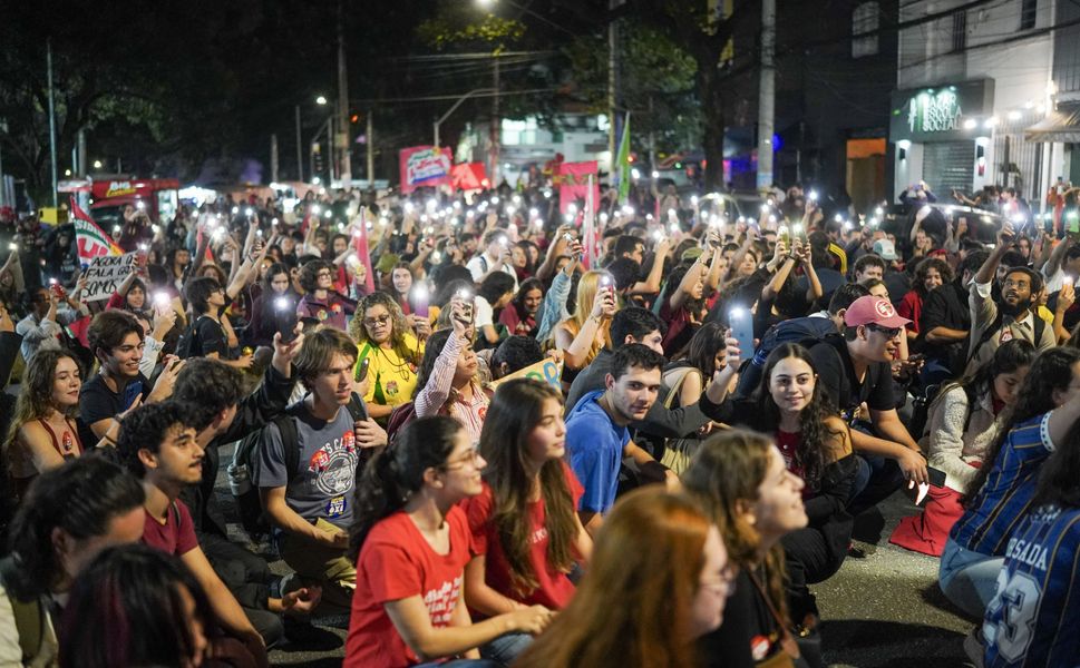 Brezilya seçimleri öncesi Sao Paulo’da demokrasi yürüyüşü