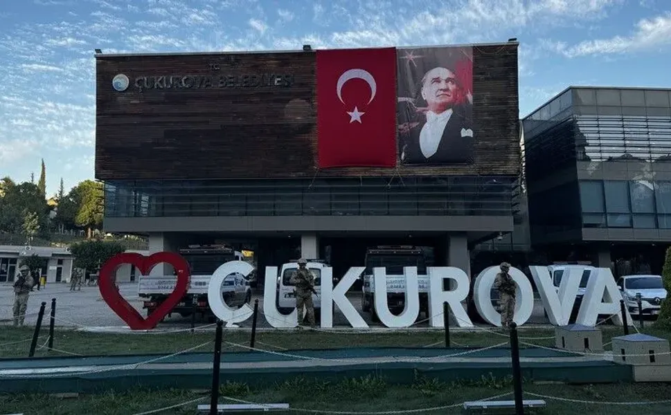 Çukurova Belediyesi soruşturmasında Belediye Başkanı Kozay dahil 49 kişi adliyeye sevk edildi