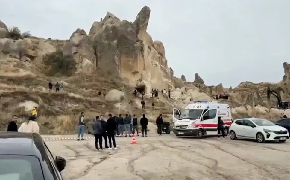 Nevşehir'de peribacasından kopan kaya parçalarının altında kalan 2 kişi hayatını kaybetti