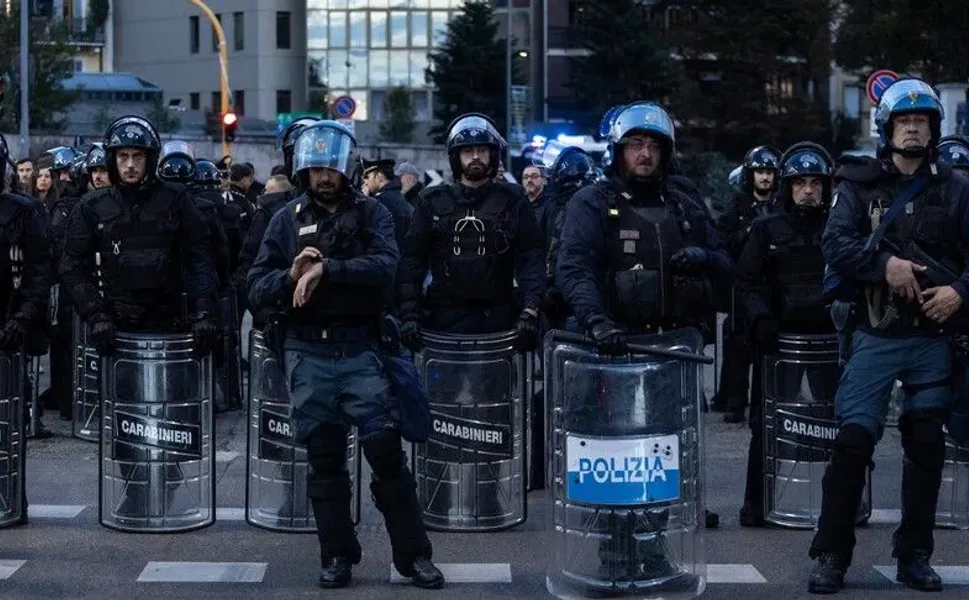 Roma’da protestocular ile güvenlik güçleri karşı karşıya geldi!