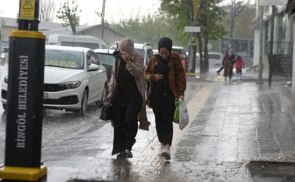 Yurdun doğu kesimleri için gök gürültülü sağanak uyarısı