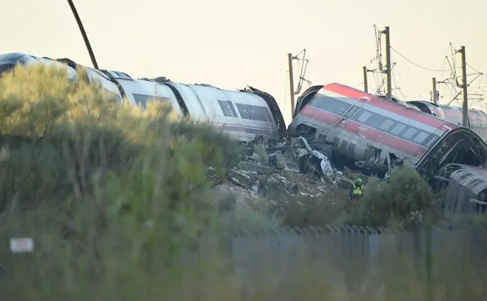 İspanya'da 2 hızlı trenin çarpıştığı kazada ölenlerin sayısı 69'a çıktı