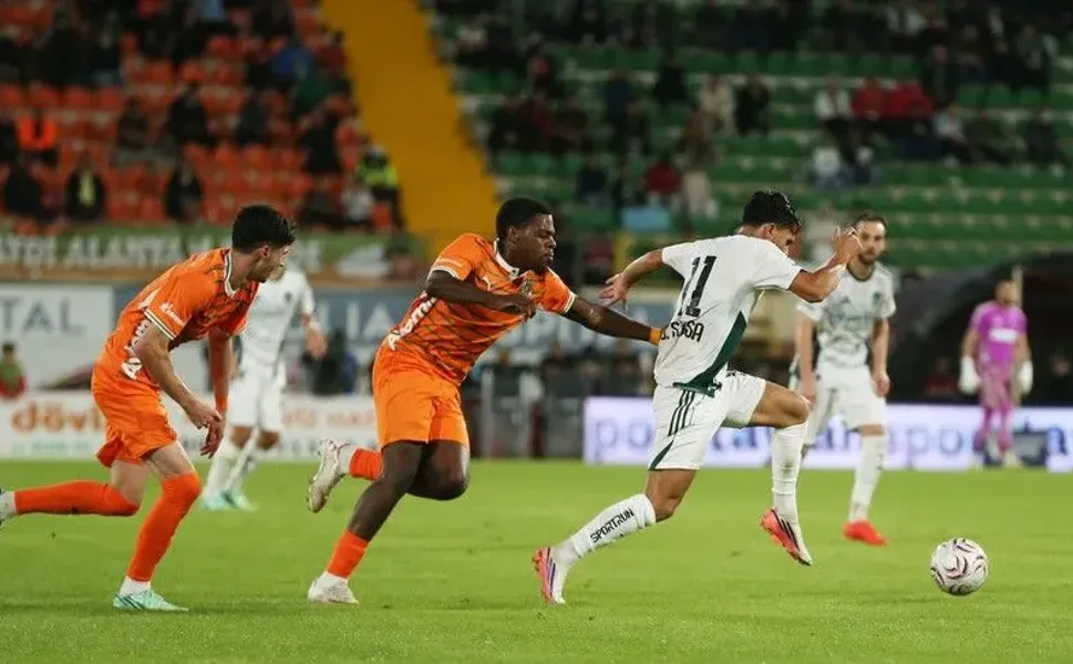 Kocaelispor, Alanyaspor’u deplasmanda 2 golle geçti