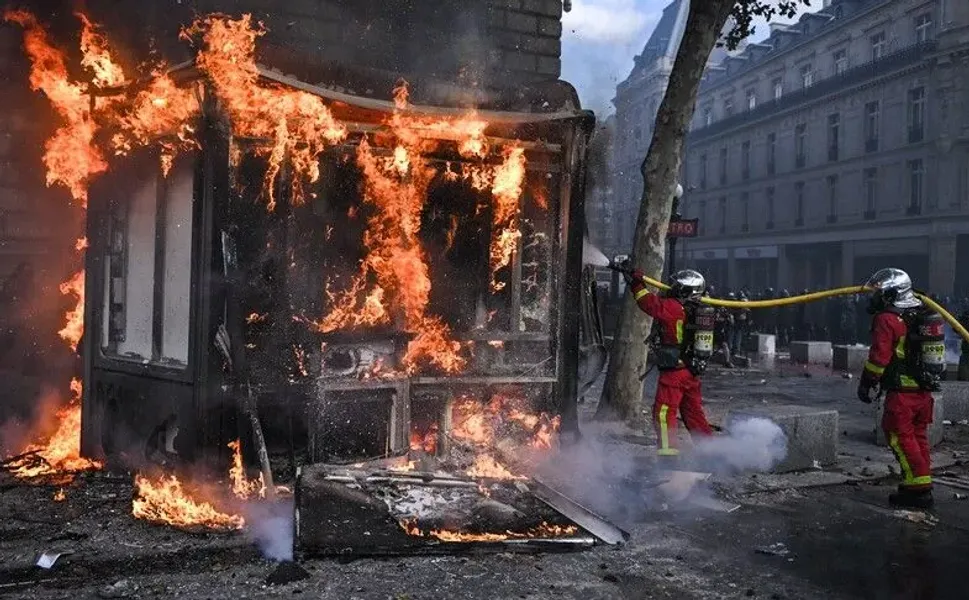 Fransa'da Sarı Yelekliler protestolarının faturası 1 milyar avroyu aşabilir!
