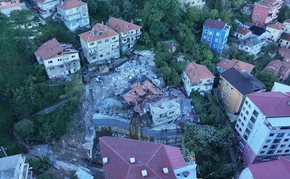 Zonguldak'ta bina çöktü: Çevredeki 7 bina boşaltıldı!