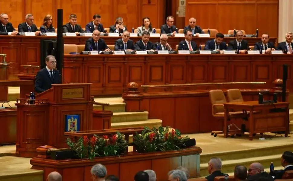 Romanya’da 5 aylık belirsizliğin ardından yeni hükümet güvenoyu aldı