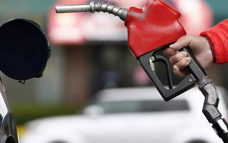 Benzine zam! Gece yarısı yine tabela değişti: Pompaya ne kadar yansıdı?