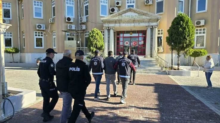 Didim’de 25 düzensiz göçmen yakalandı, 3 kişi tutuklandı