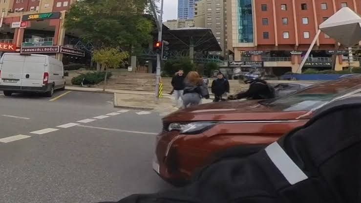 Ataşehir’de motosiklet yayaya çarptı.. Görüntüler ortaya çıktı!