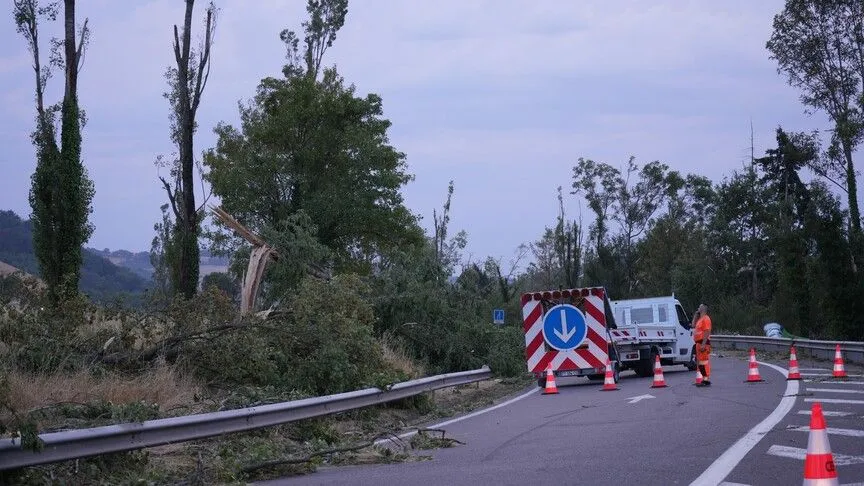 Turuncu alarm: Fırtına ulaşımı felç etti!